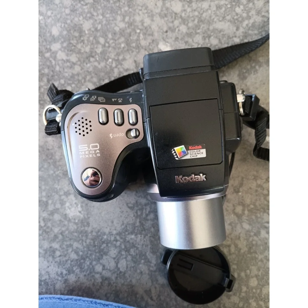 Kodak EasyShare DX7590 5.0MP 10x Zoom Digital Camera + Dock And Manuals